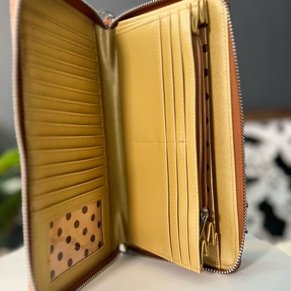 Wristlet - Picture 12 of 16